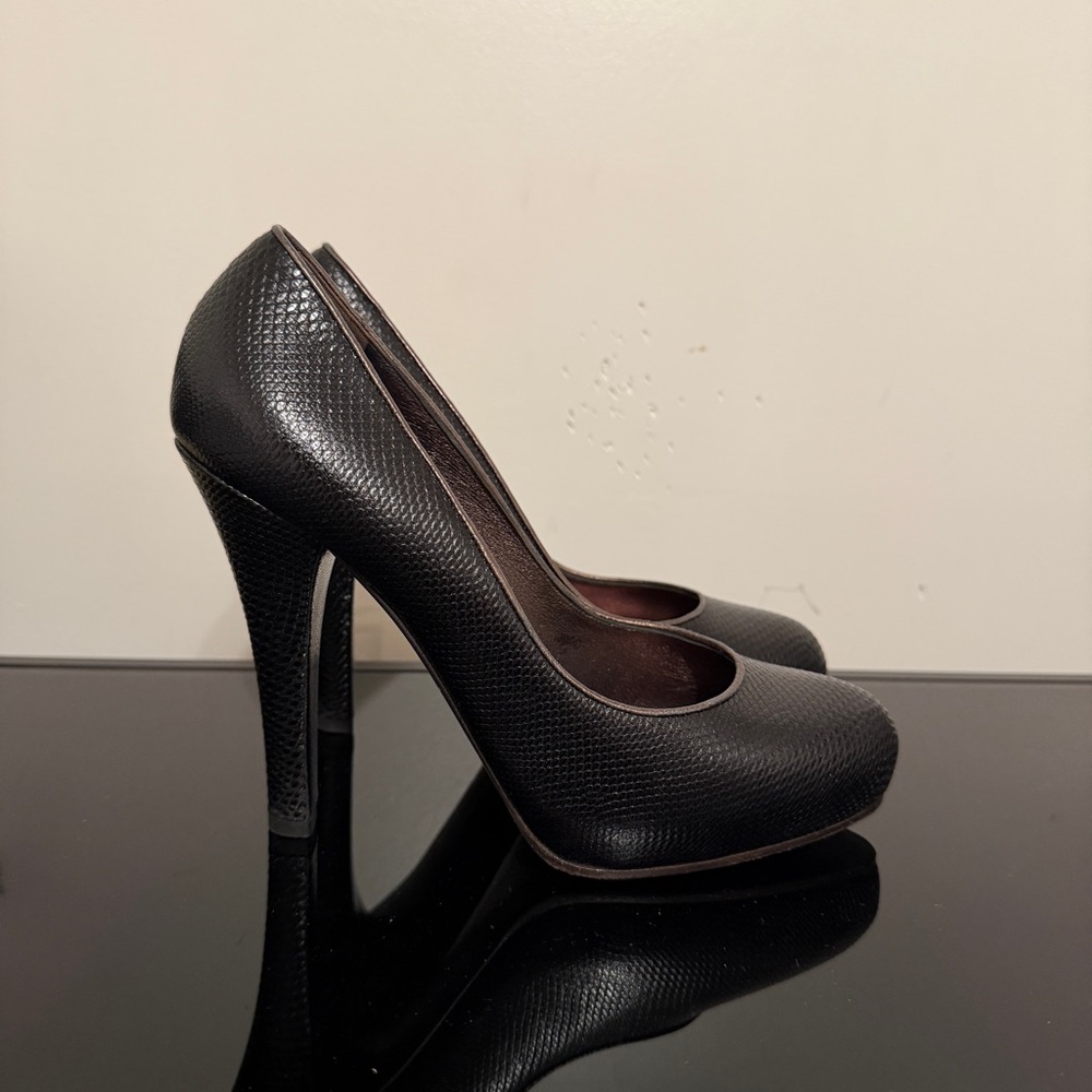 Bottega Veneta Black Snake textured Faux Leather High Heels 8.5 authentic